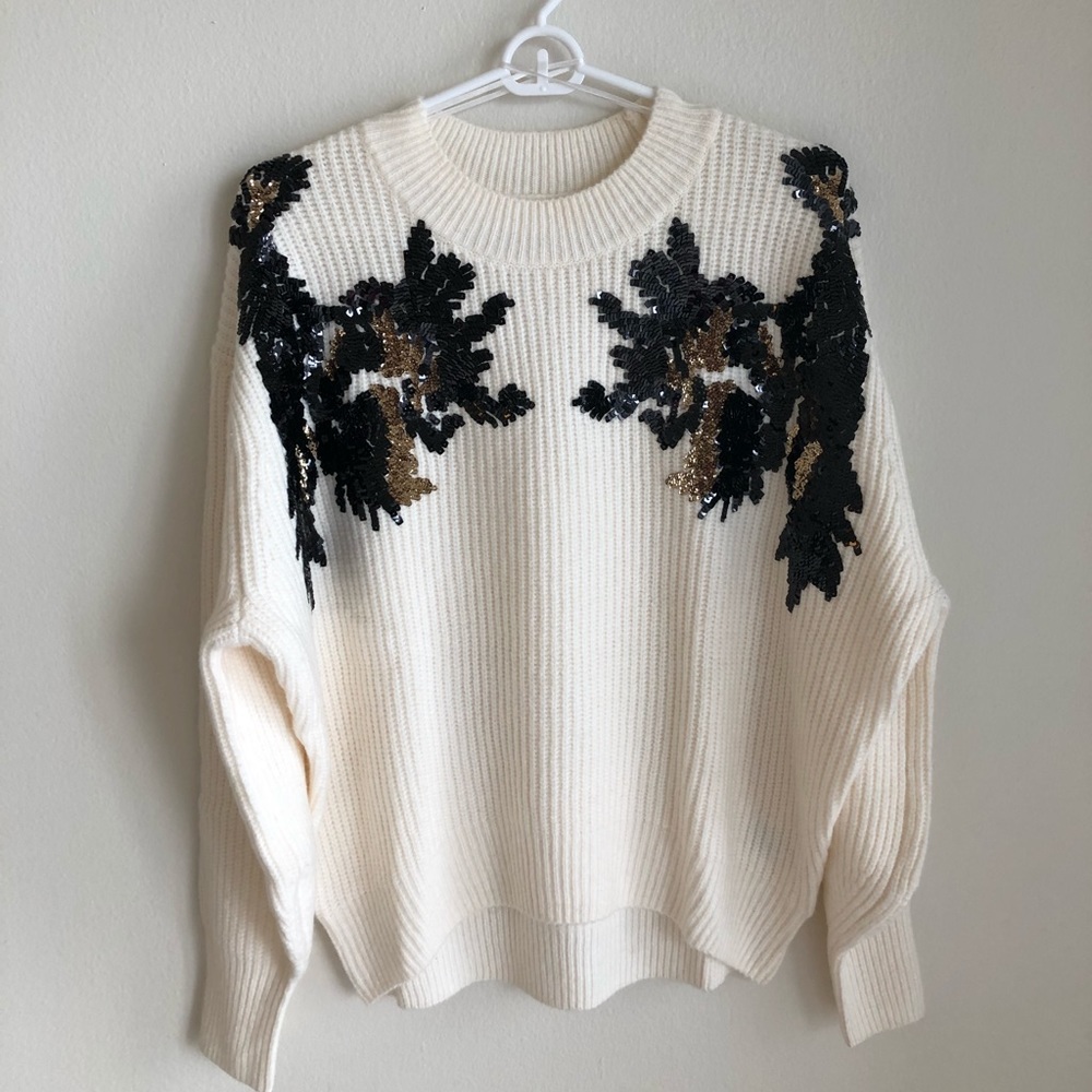 Beautifully designed sweater top!